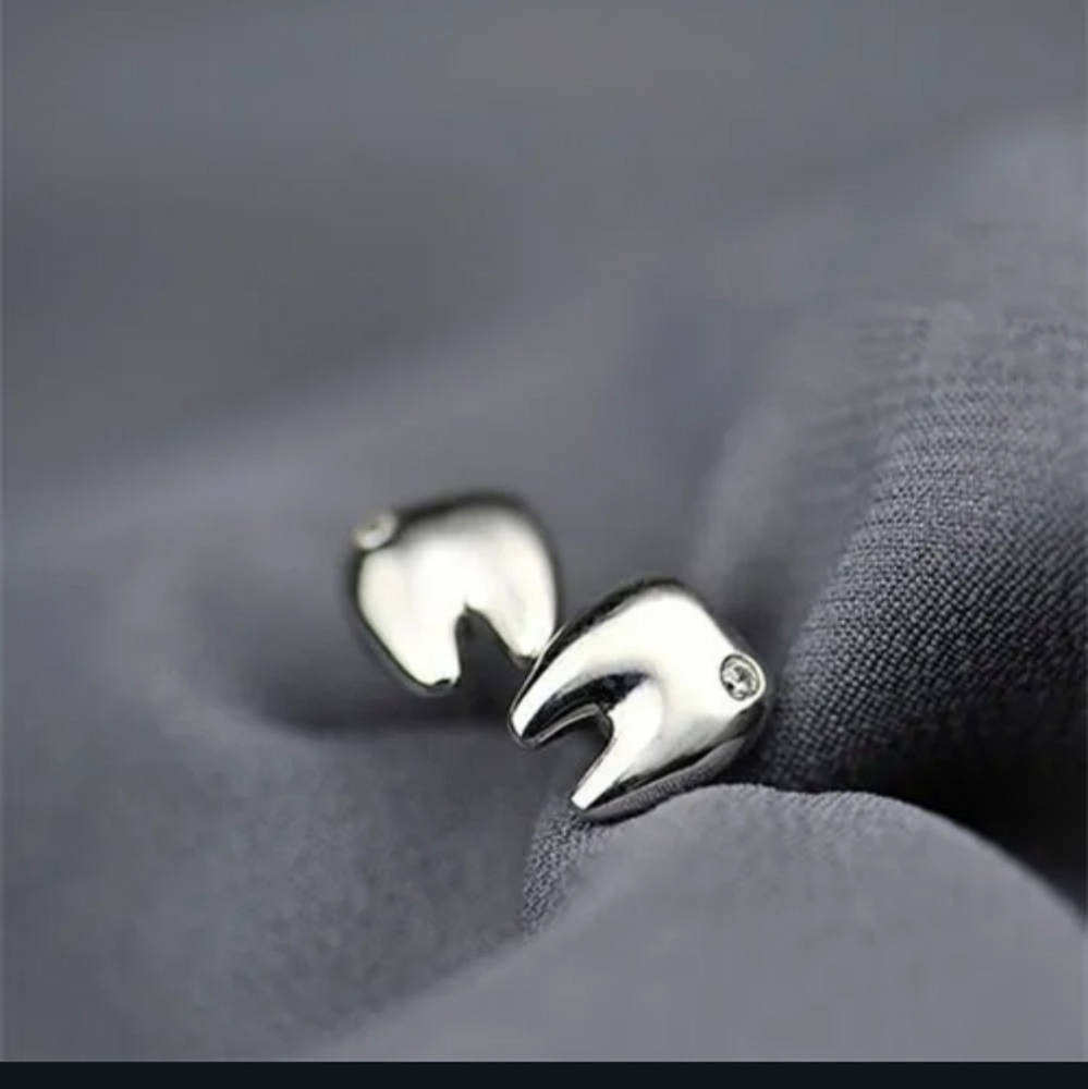 🦷🦷NEW🦷🦷ADORABLE!! 925 Sterling Silver Tooth Earrings with tiny CZ🦷🦷 - Picture 2 of 13